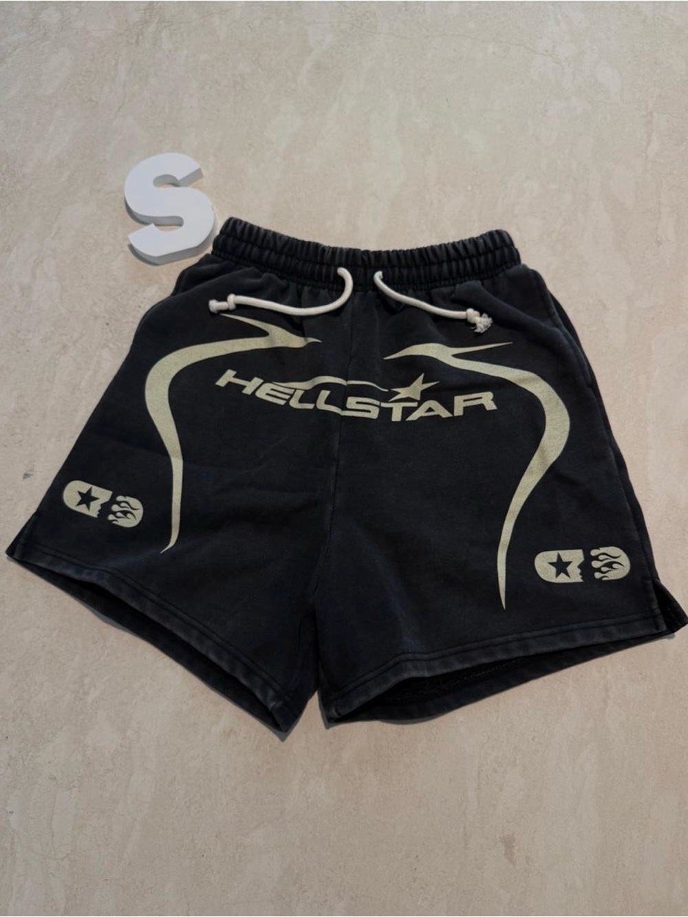 Size S | Hellstar black shorts